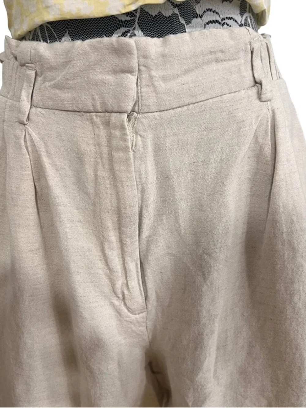 H&M Light Cream High-Waist Linen-Blend Shorts